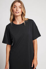 Usually describes a loose, comfortable T-shirt–style nightwear meant for sleeping.