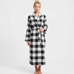 black-white-checkered-women-plaid-bathrobe